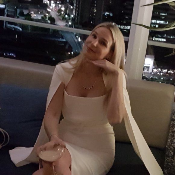 Meet your Posher, Cassandra - Picture 3 of 4